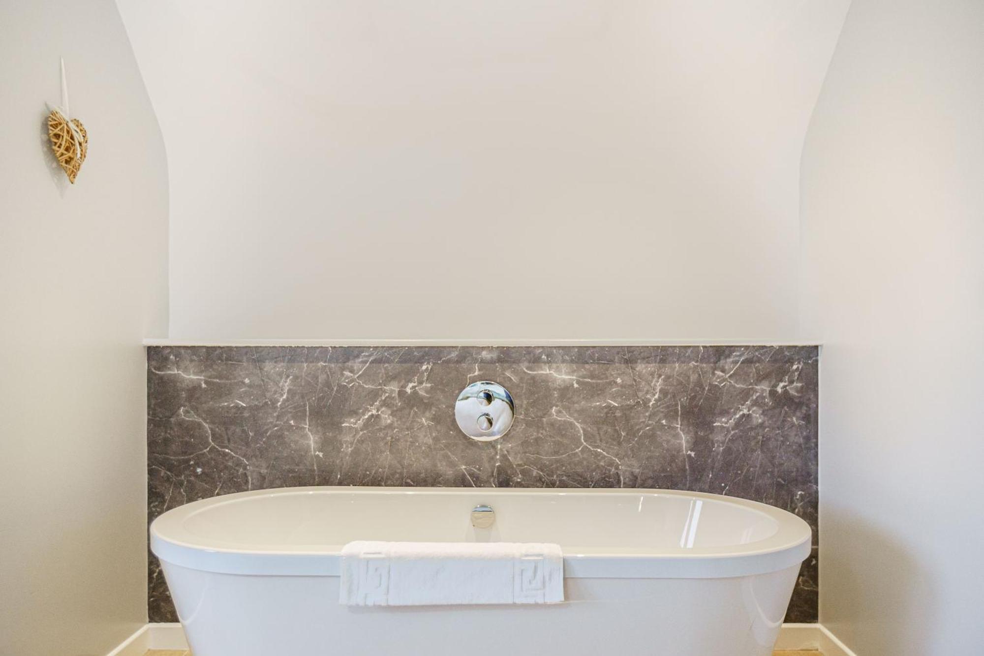 Lord Galloway 35 With Hot Tub Нютън Стюарт Екстериор снимка
